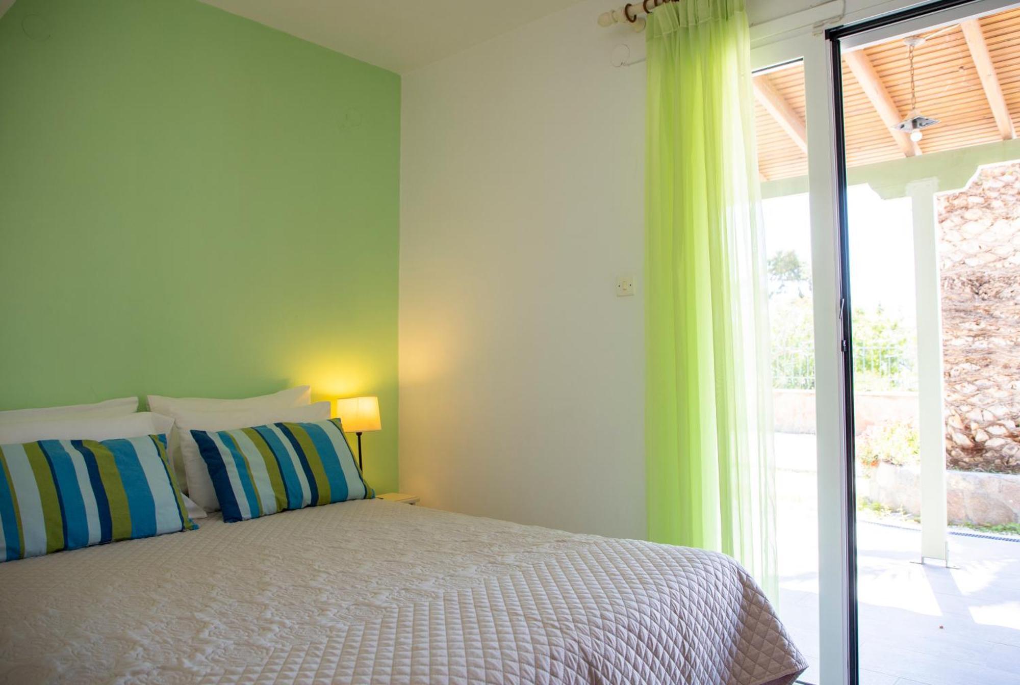 Stefanie Studios Aegina Екстериор снимка